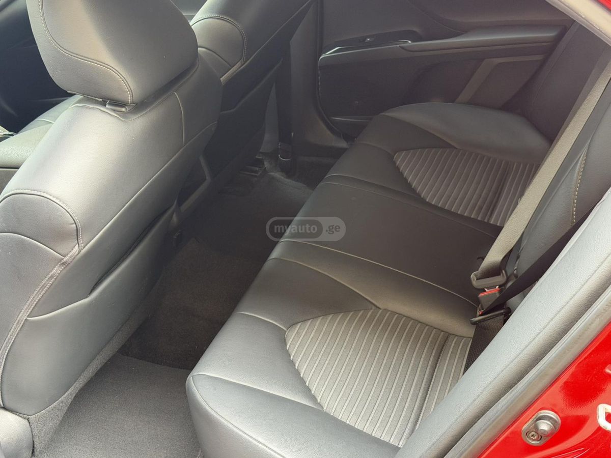 Toyota Camry - фото 7