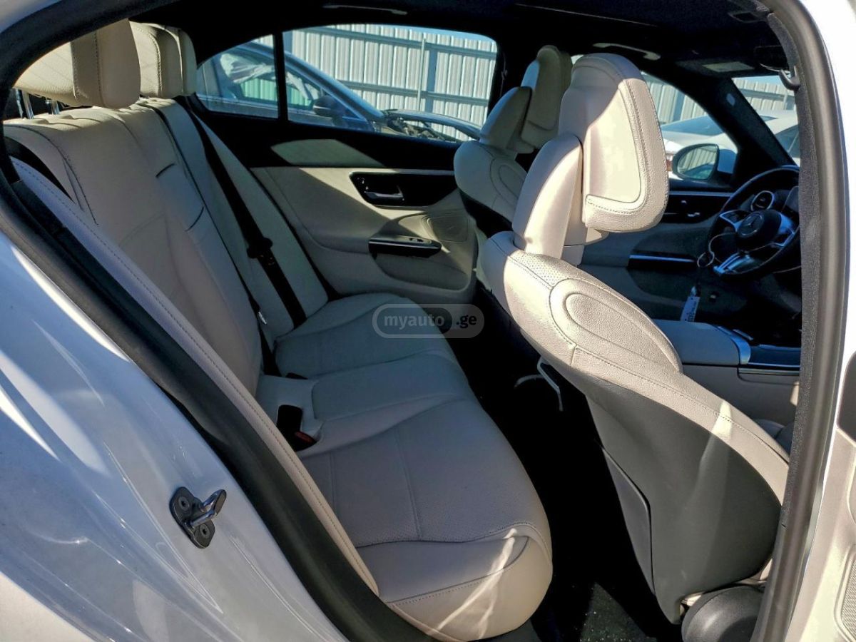 Mercedes-Benz C 300 2024 — миниатюра 10