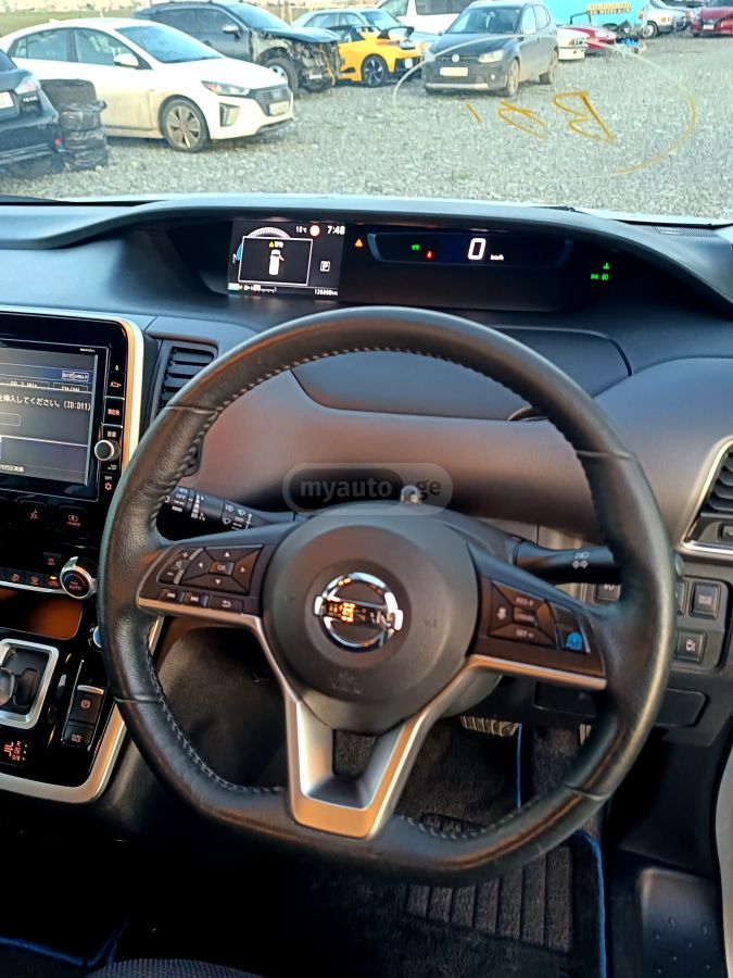 Nissan Serena - фото 11