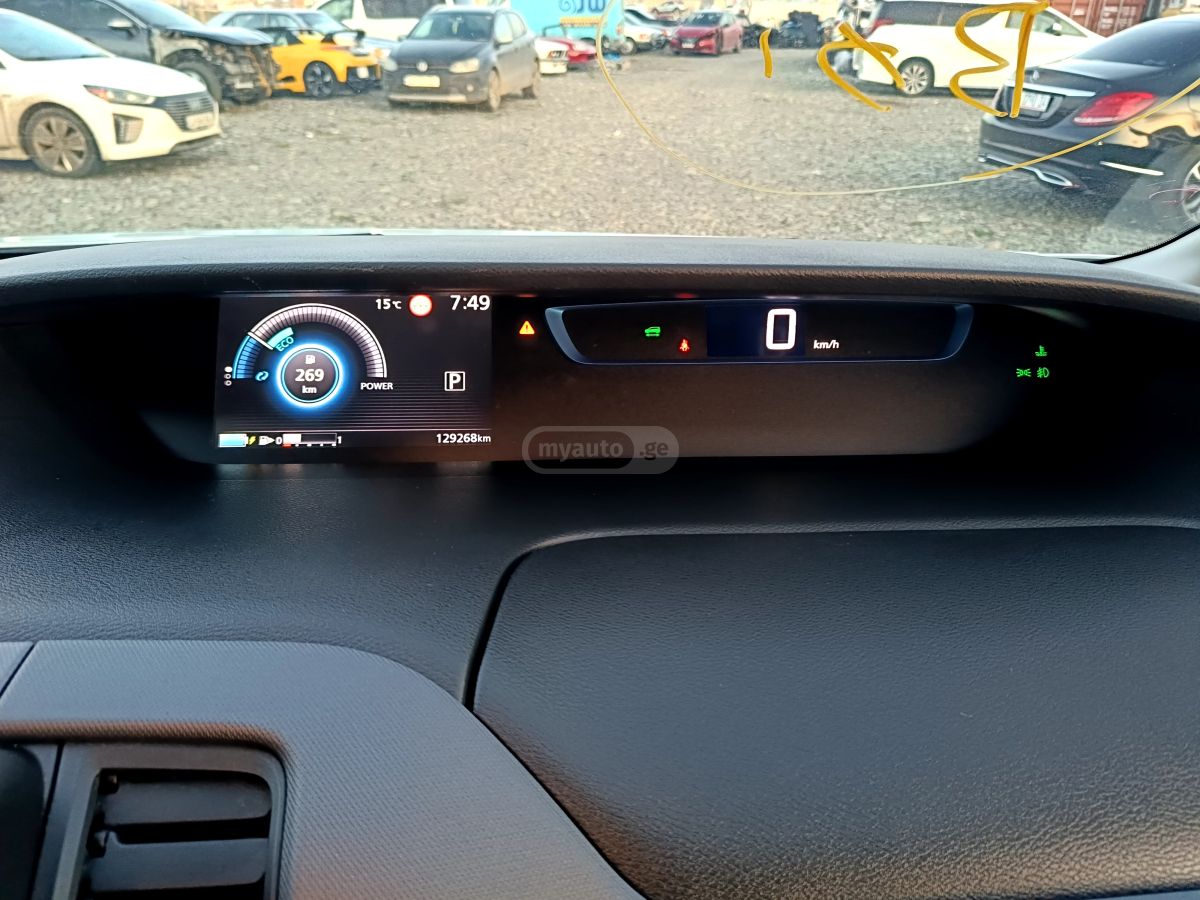 Nissan Serena - фото 13