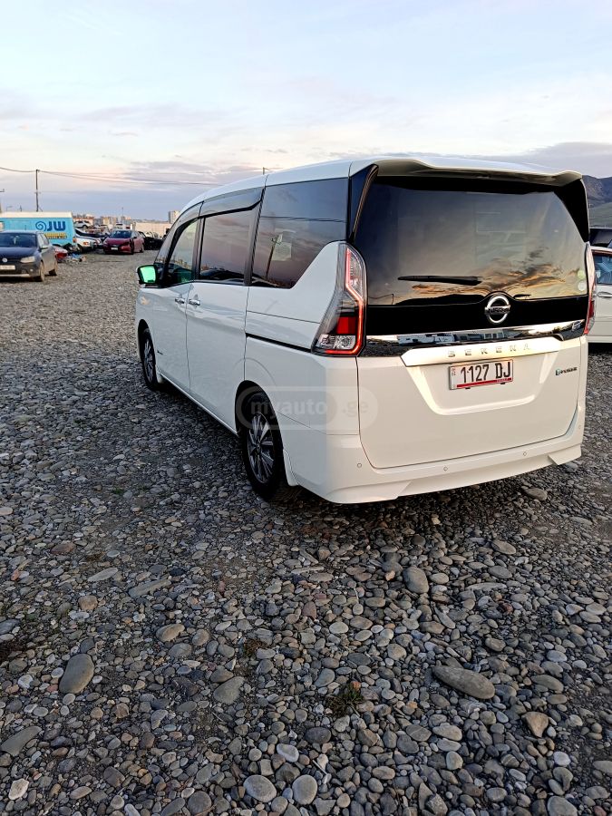 Nissan Serena - фото 2