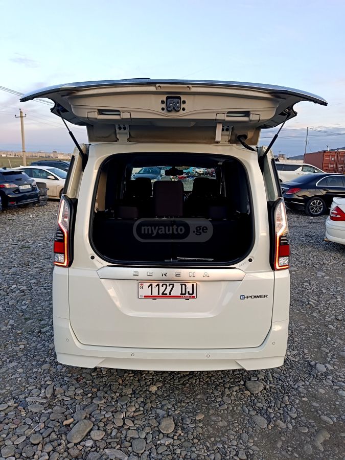 Nissan Serena - фото 4