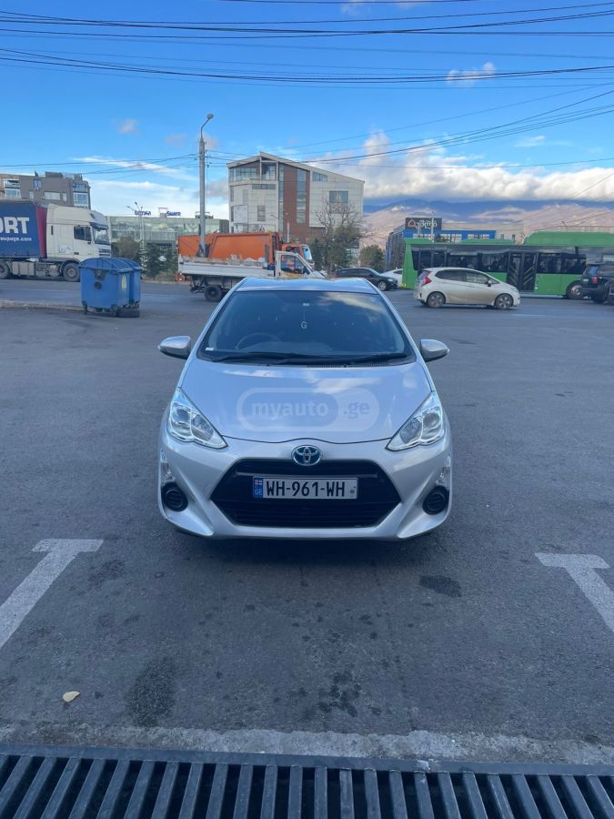 Toyota Aqua - фото 1