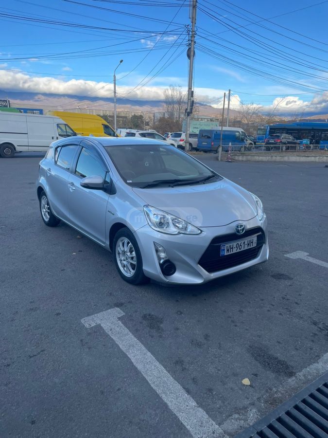 Toyota Aqua - фото 4