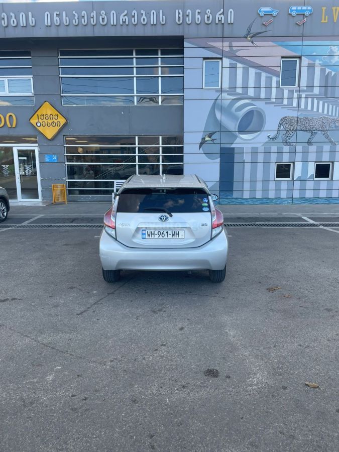 Toyota Aqua - фото 5