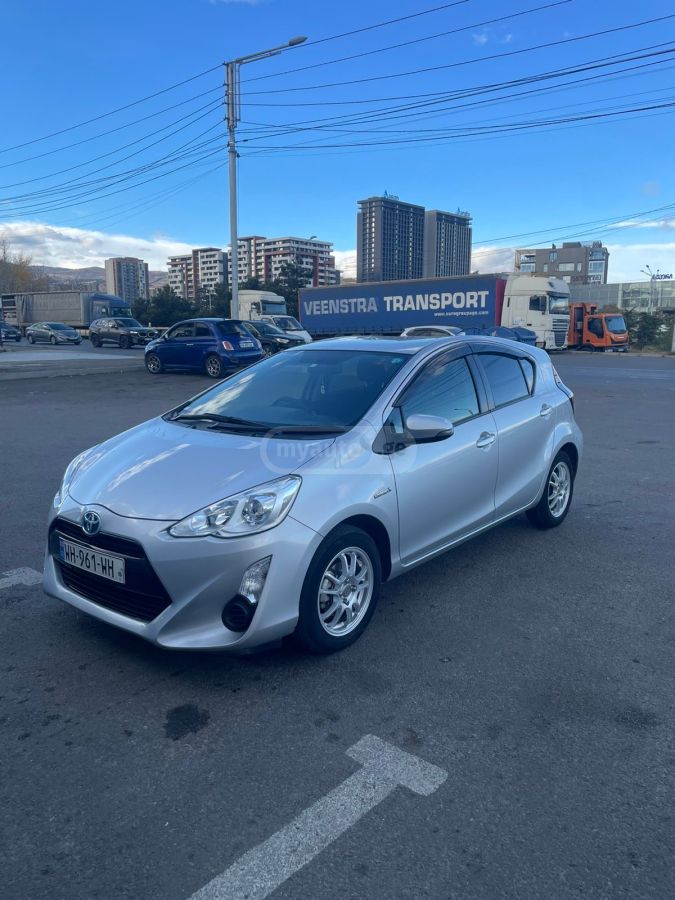 Toyota Aqua - фото 6