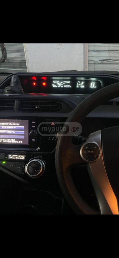 Toyota Aqua - фото 7