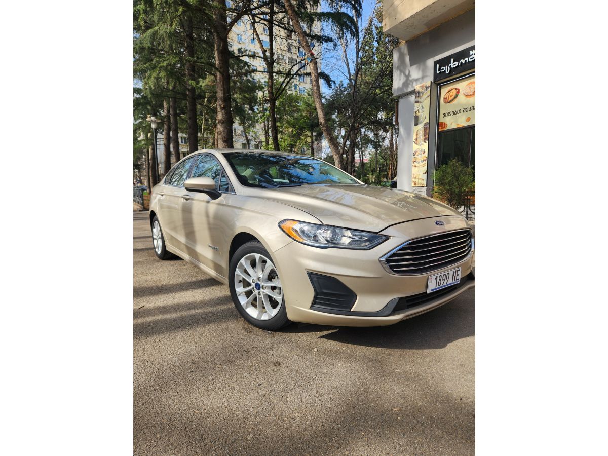 Ford Fusion - фото 1