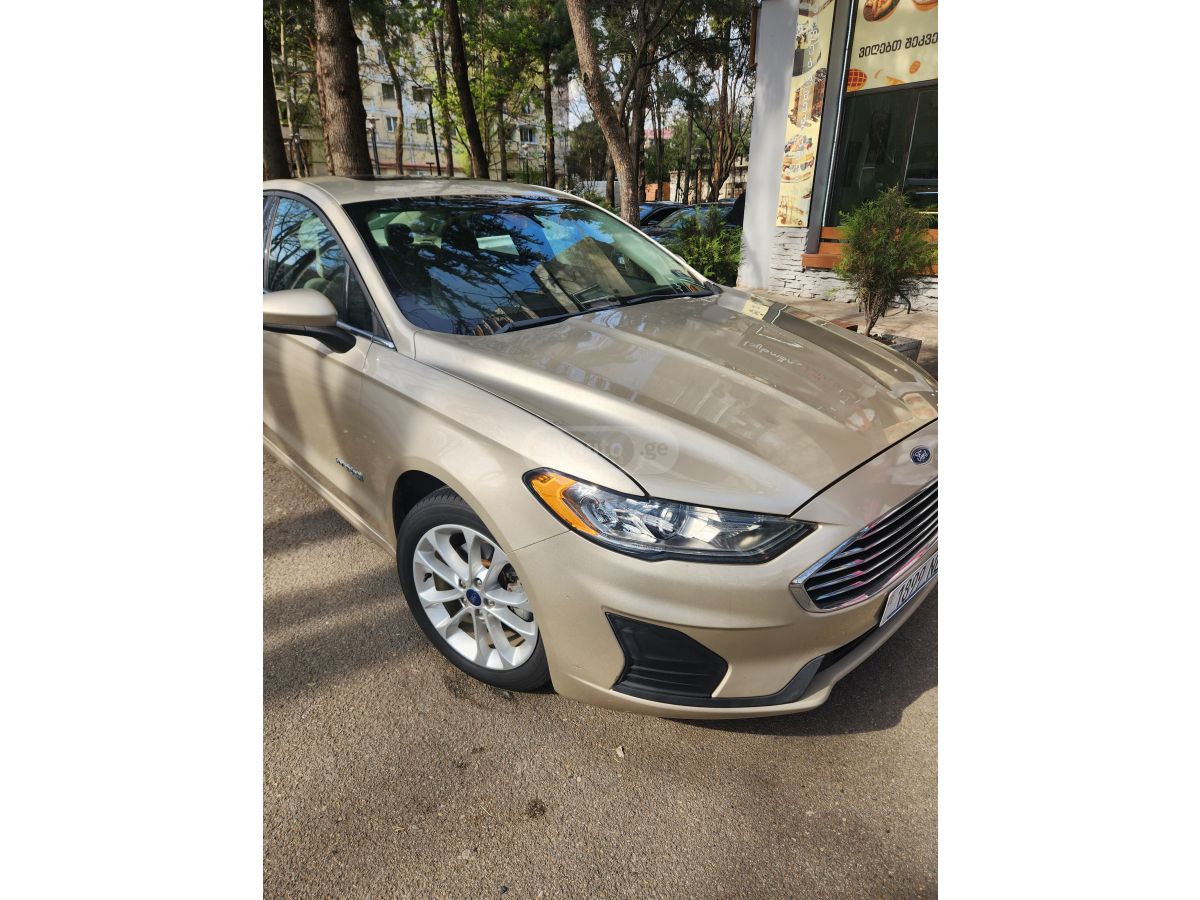 Ford Fusion - фото 12