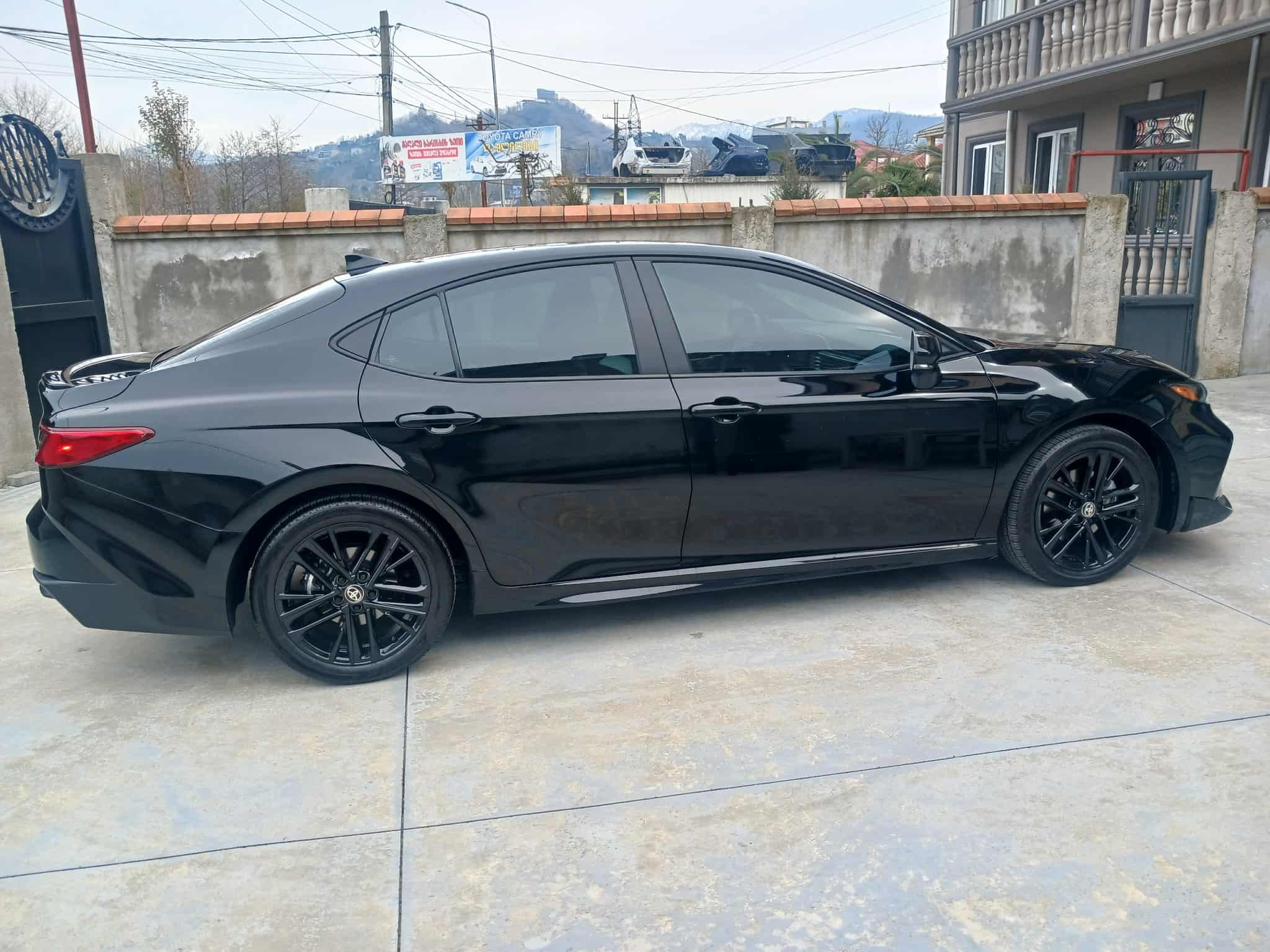 Toyota Camry - фото 3