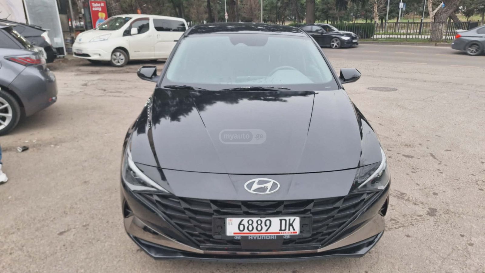 Hyundai Elantra - фото 1