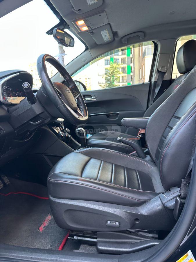 Chevrolet Sonic - фото 10