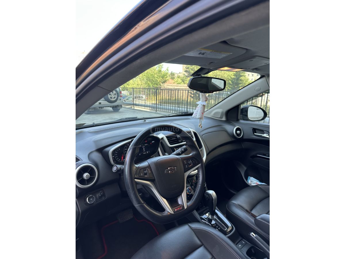 Chevrolet Sonic - фото 12