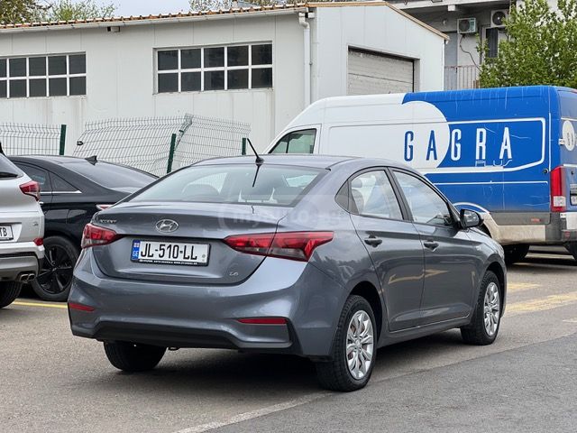 Hyundai Accent - фото 4