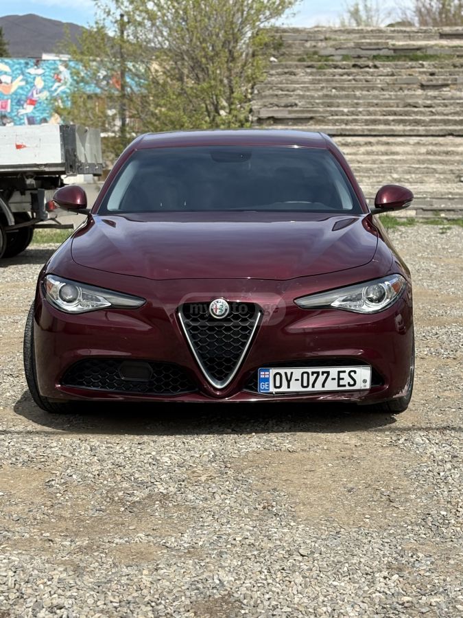 Alfa Romeo Giulia - фото 1