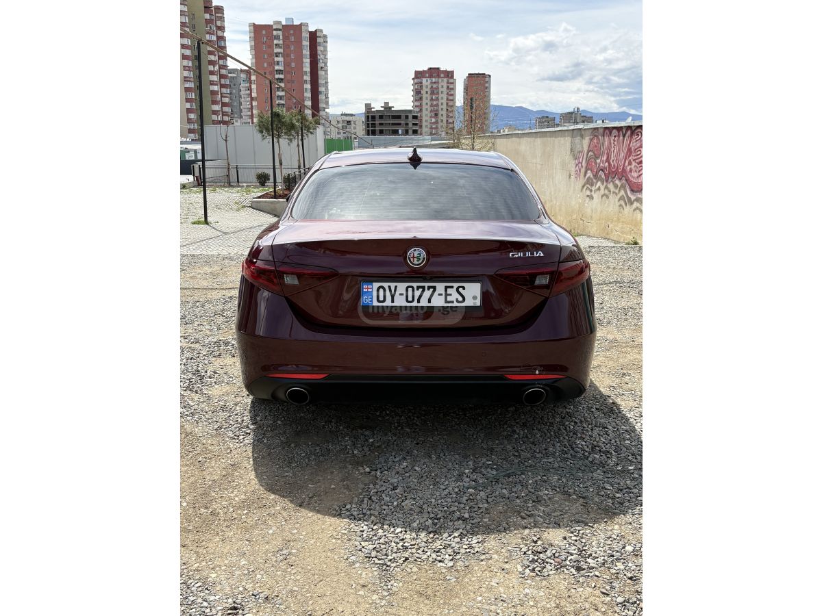 Alfa Romeo Giulia - фото 2