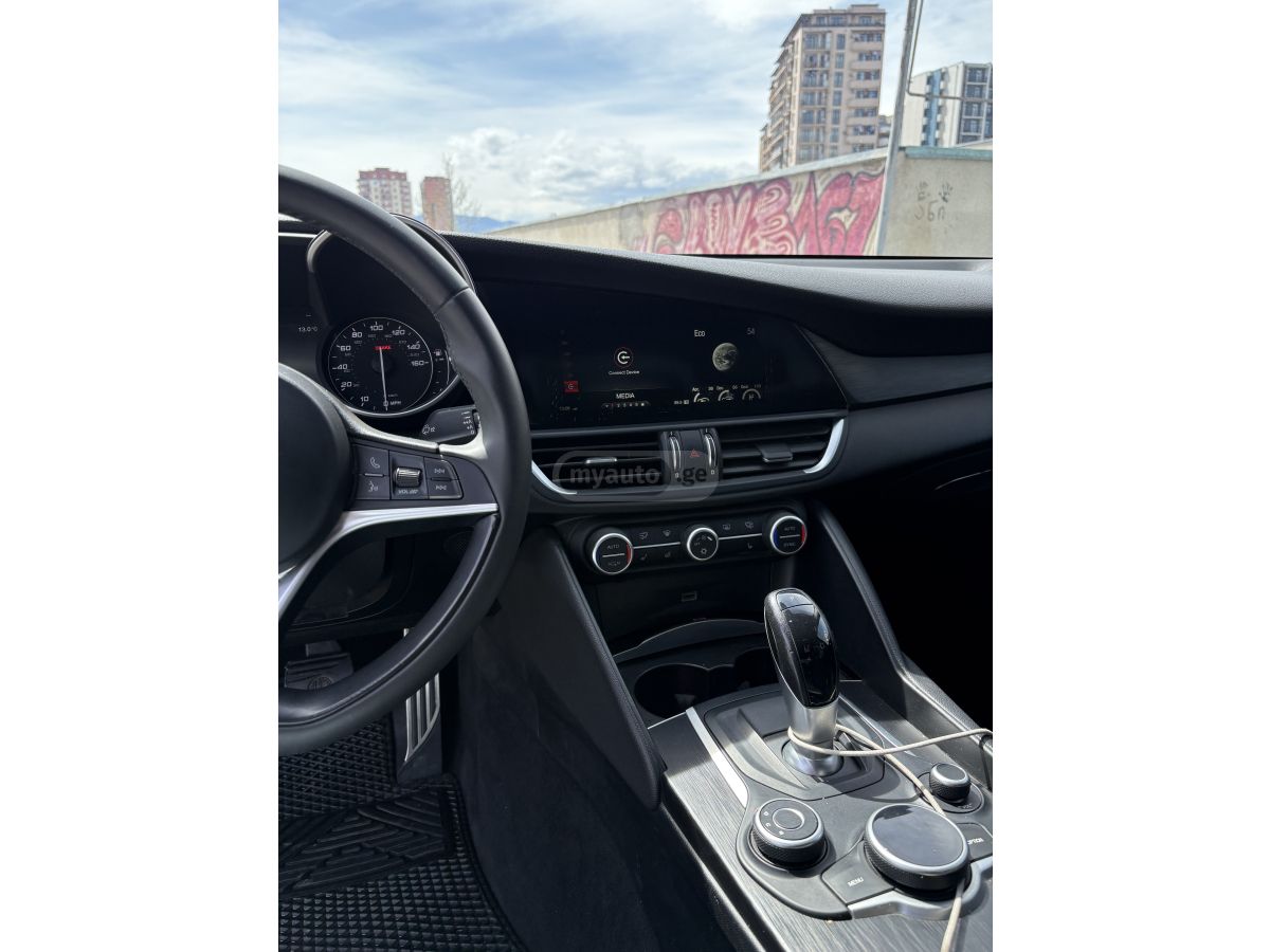 Alfa Romeo Giulia - фото 9