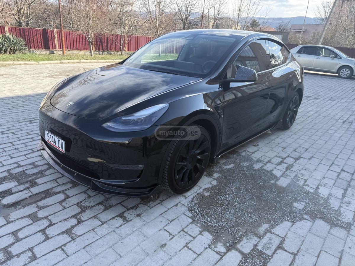 Tesla Model Y - фото 1