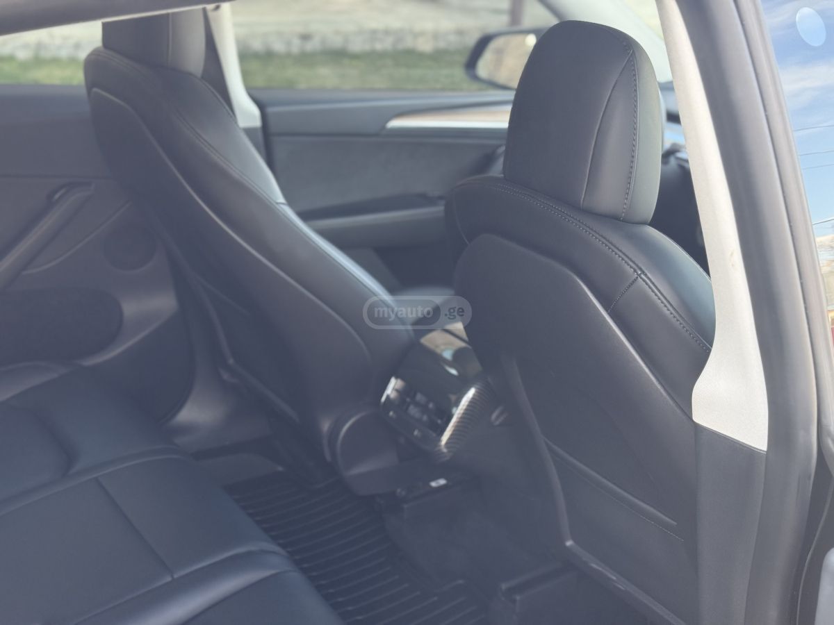 Tesla Model Y - фото 11