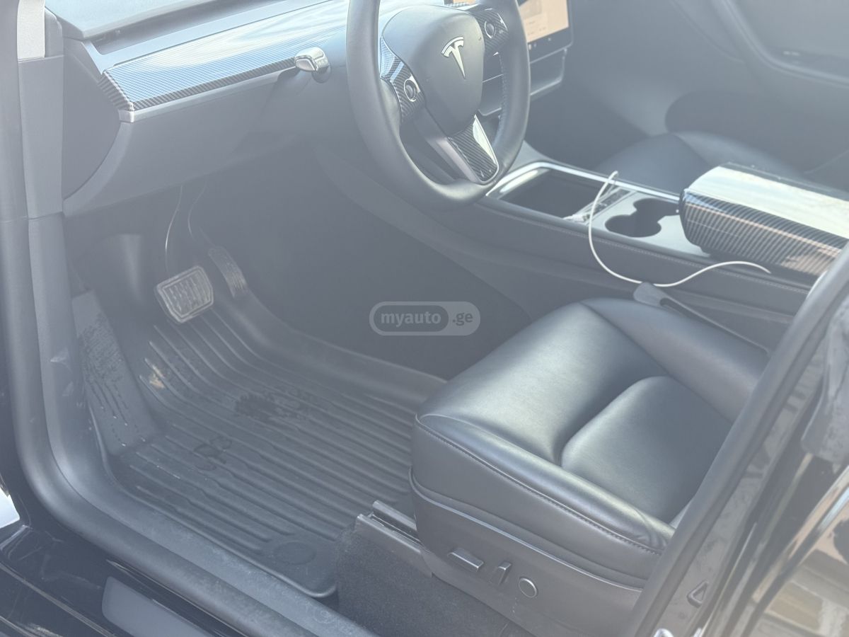 Tesla Model Y - фото 13