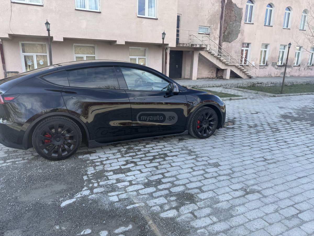 Tesla Model Y - фото 5