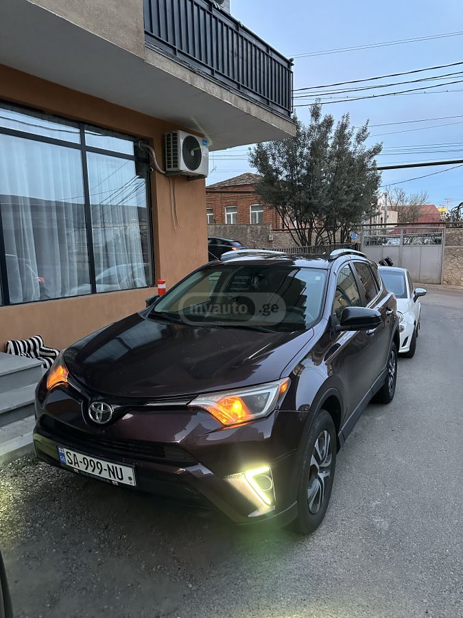 Toyota RAV 4 - фото 1