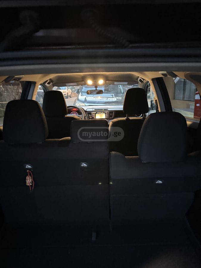 Toyota RAV 4 - фото 6