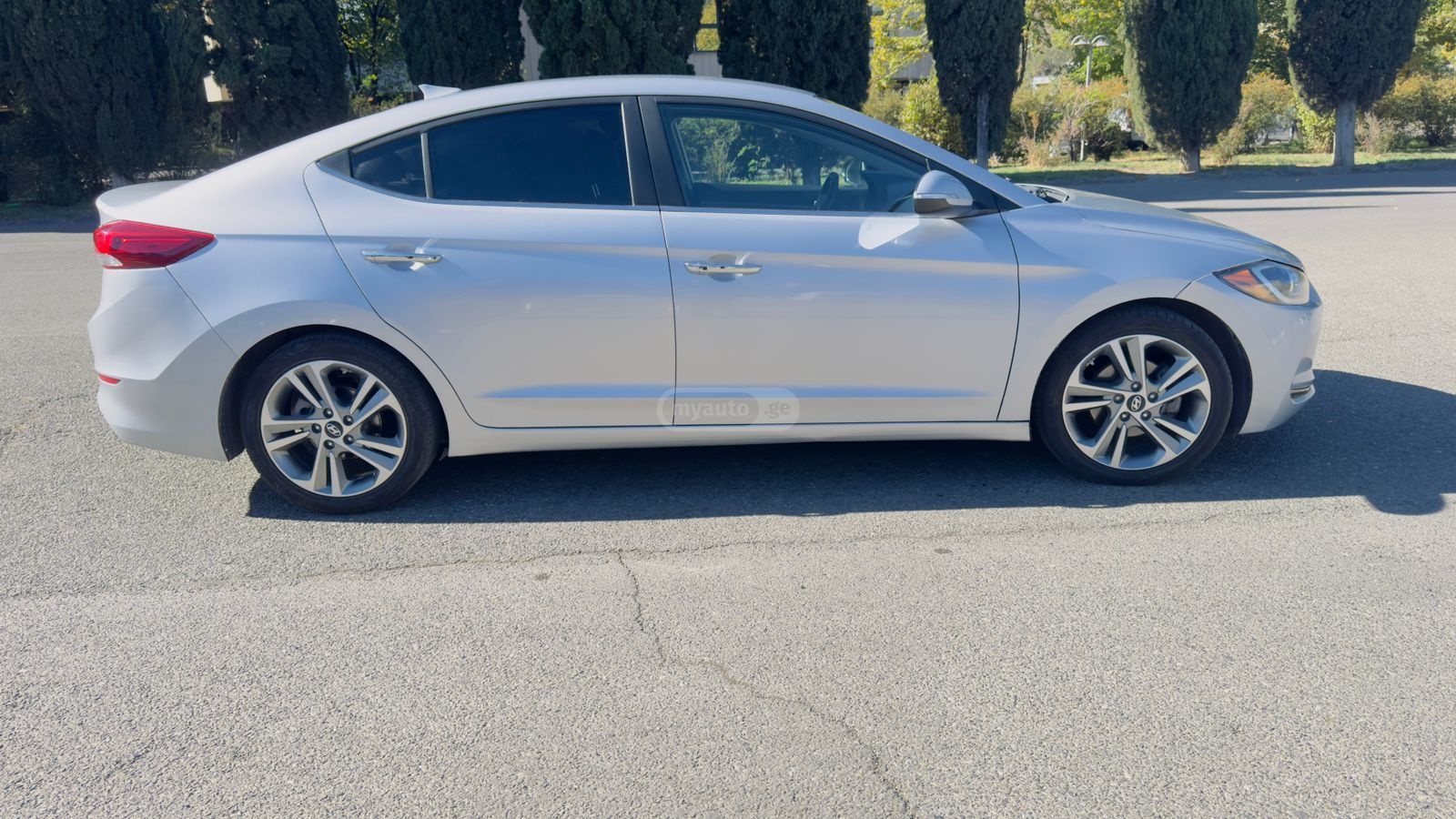 Hyundai Elantra - фото 5