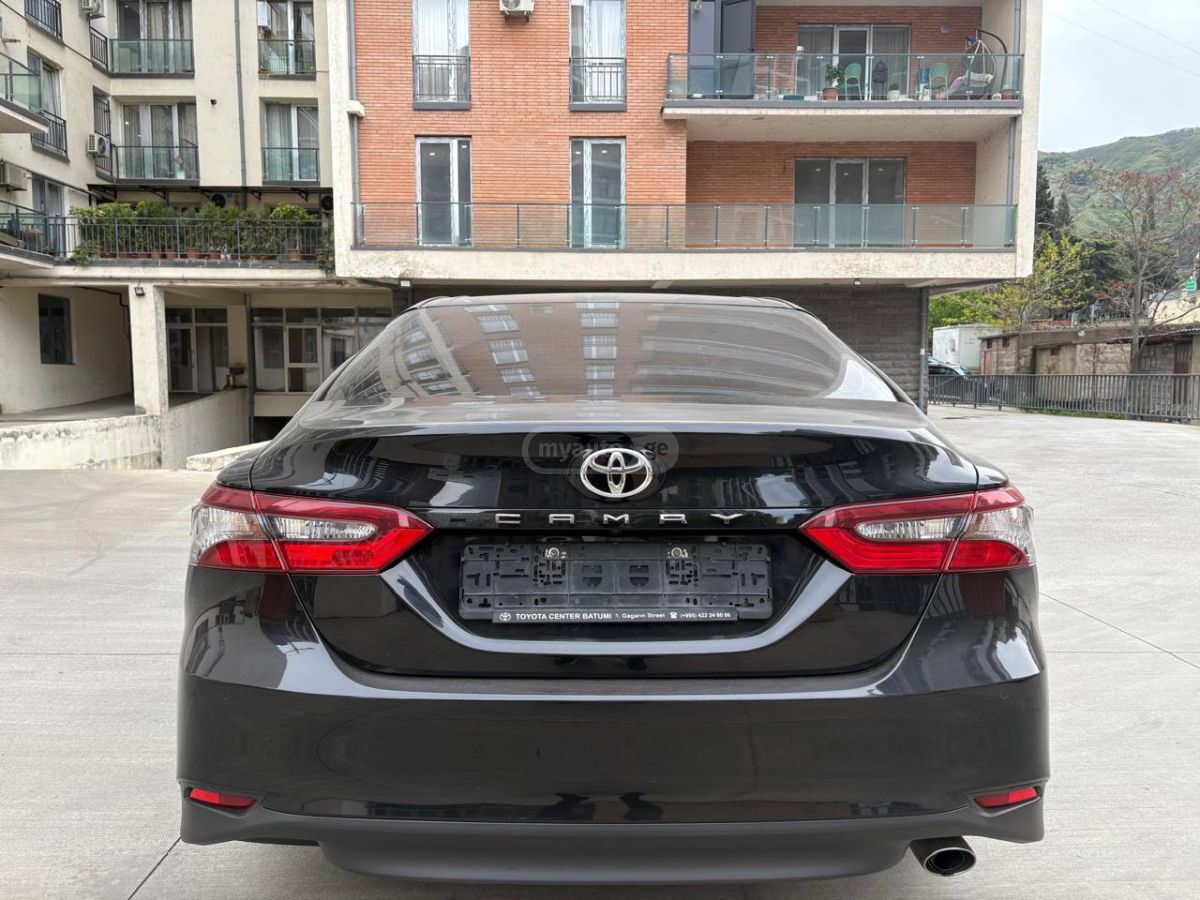 Toyota Camry - фото 2