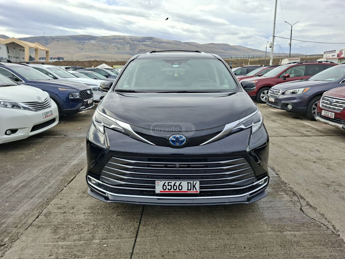 Toyota Platinum 7 Passenger 4dr Front — миниатюра 1