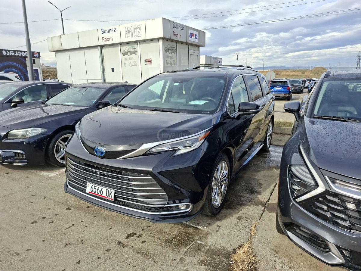 Toyota Platinum 7 Passenger 4dr Front — миниатюра 12