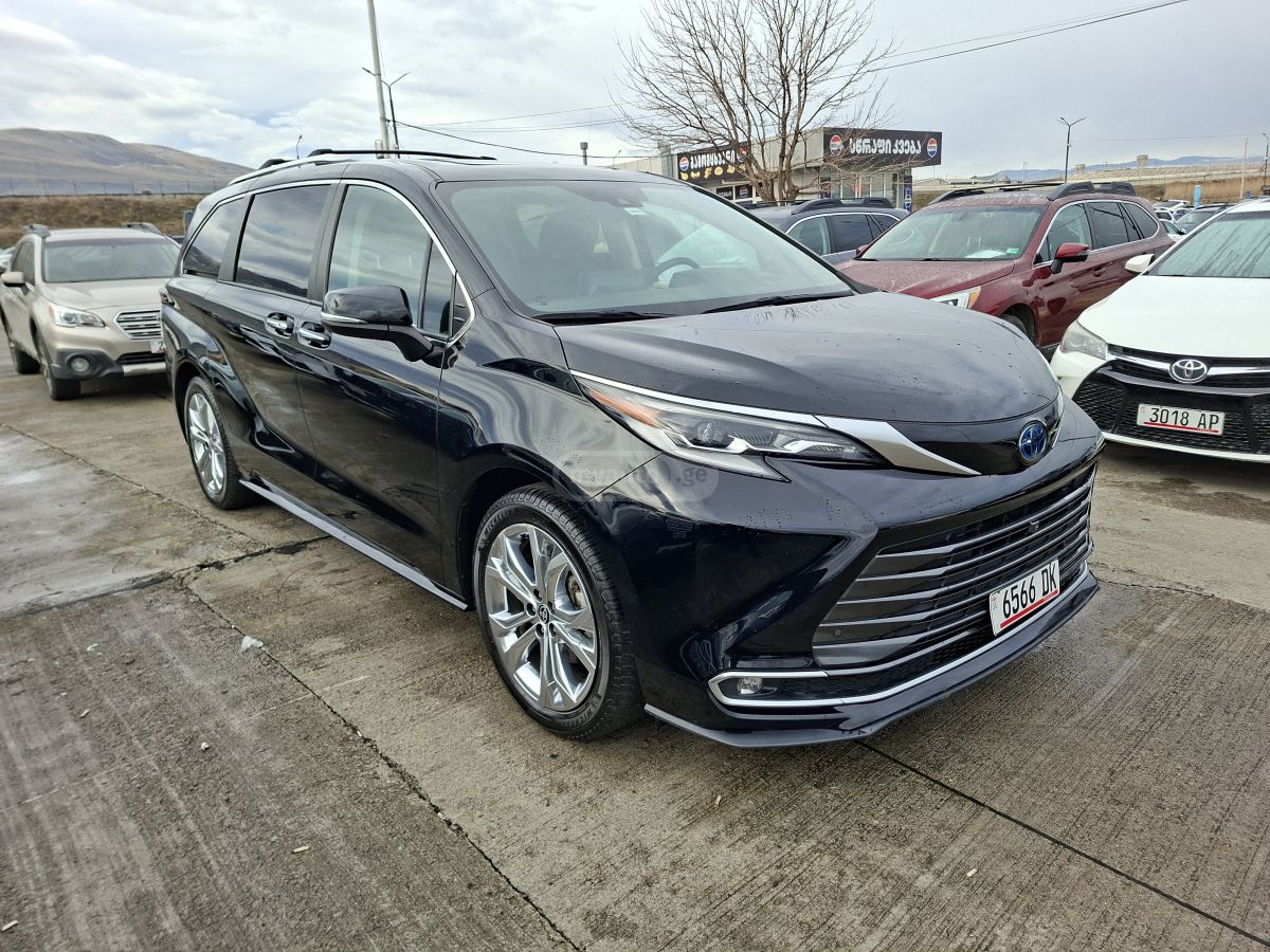 Toyota Platinum 7 Passenger 4dr Front — миниатюра 3