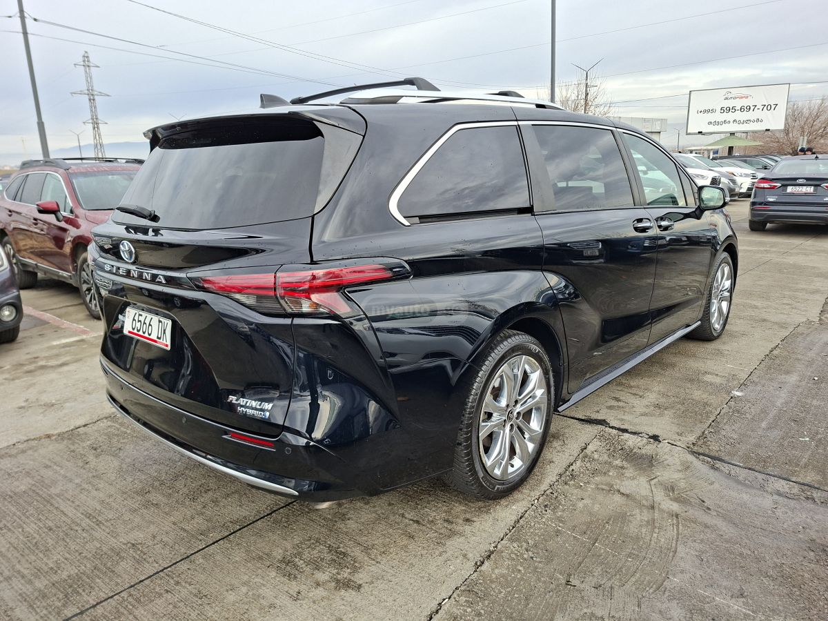 Toyota Platinum 7 Passenger 4dr Front — миниатюра 4