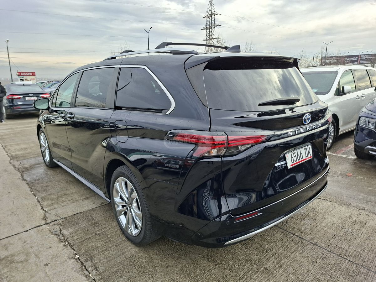 Toyota Platinum 7 Passenger 4dr Front — миниатюра 5