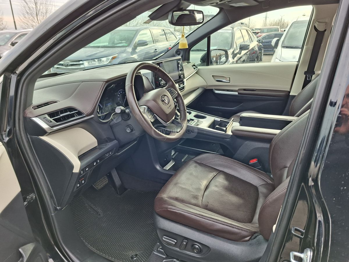 Toyota Platinum 7 Passenger 4dr Front — миниатюра 6