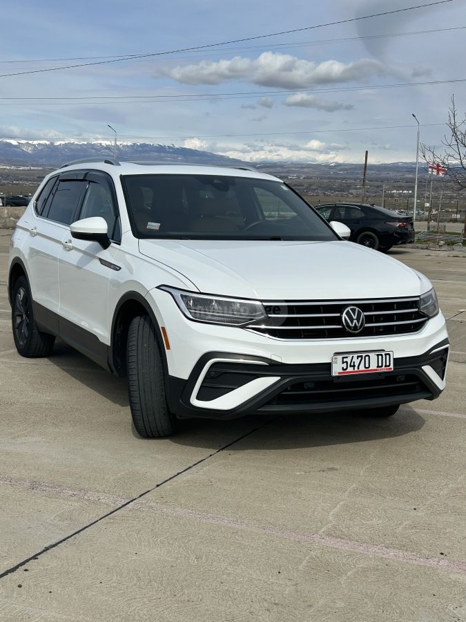 Volkswagen Tiguan - фото 1
