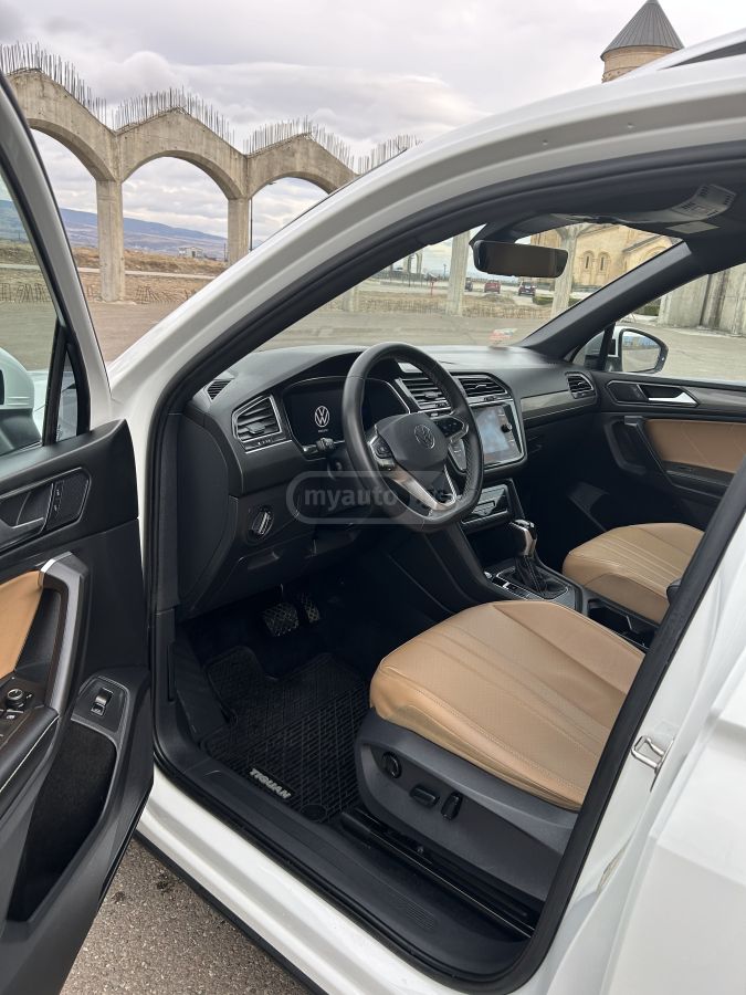 Volkswagen Tiguan - фото 11