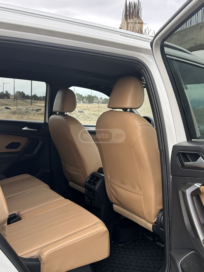 Volkswagen Tiguan - фото 12