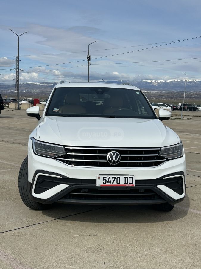 Volkswagen Tiguan - фото 4