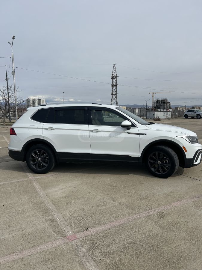 Volkswagen Tiguan - фото 6