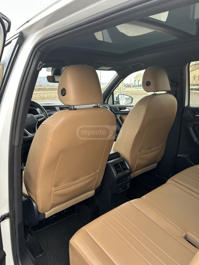 Volkswagen Tiguan - фото 9
