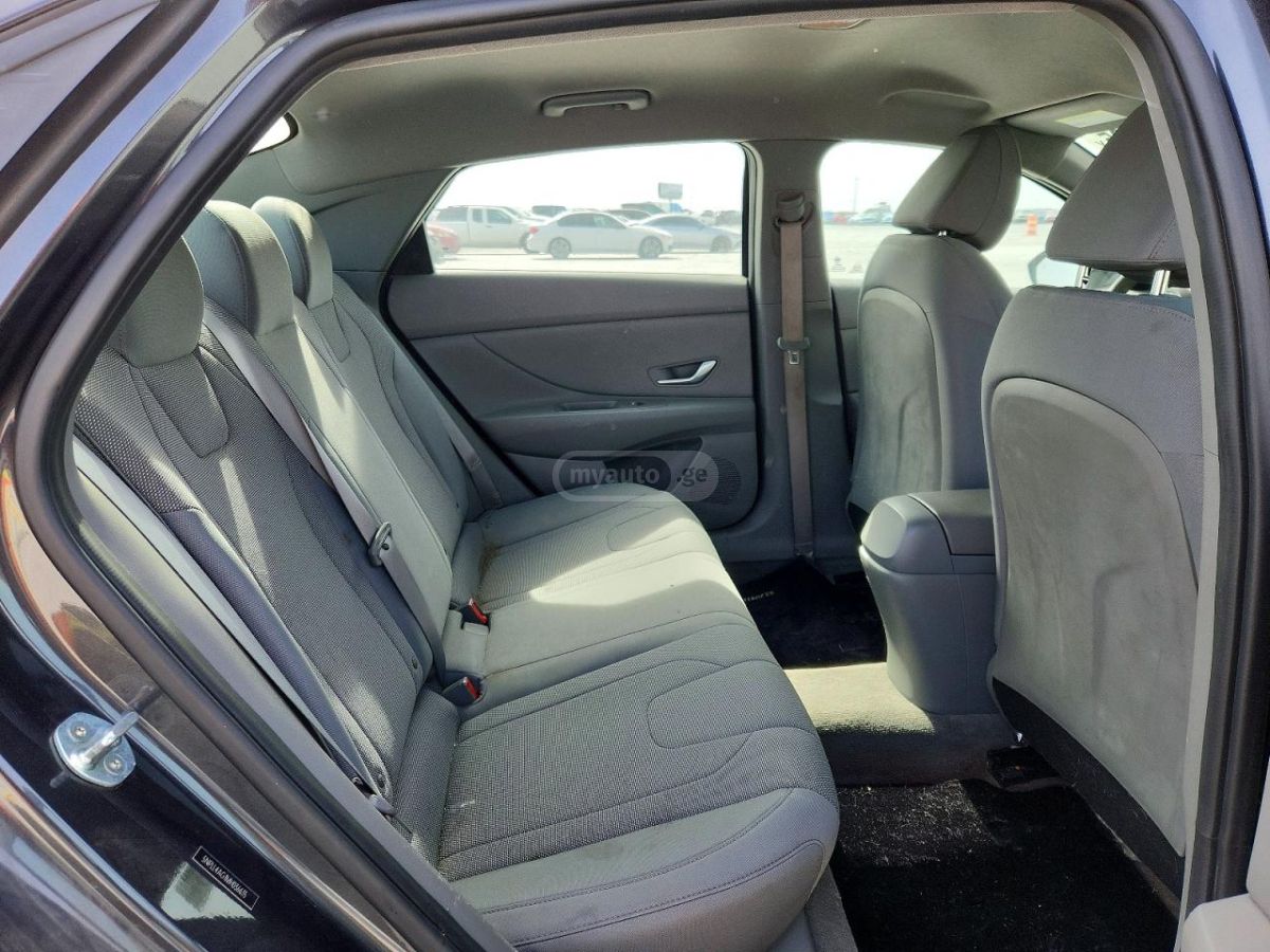 Hyundai Elantra - фото 10