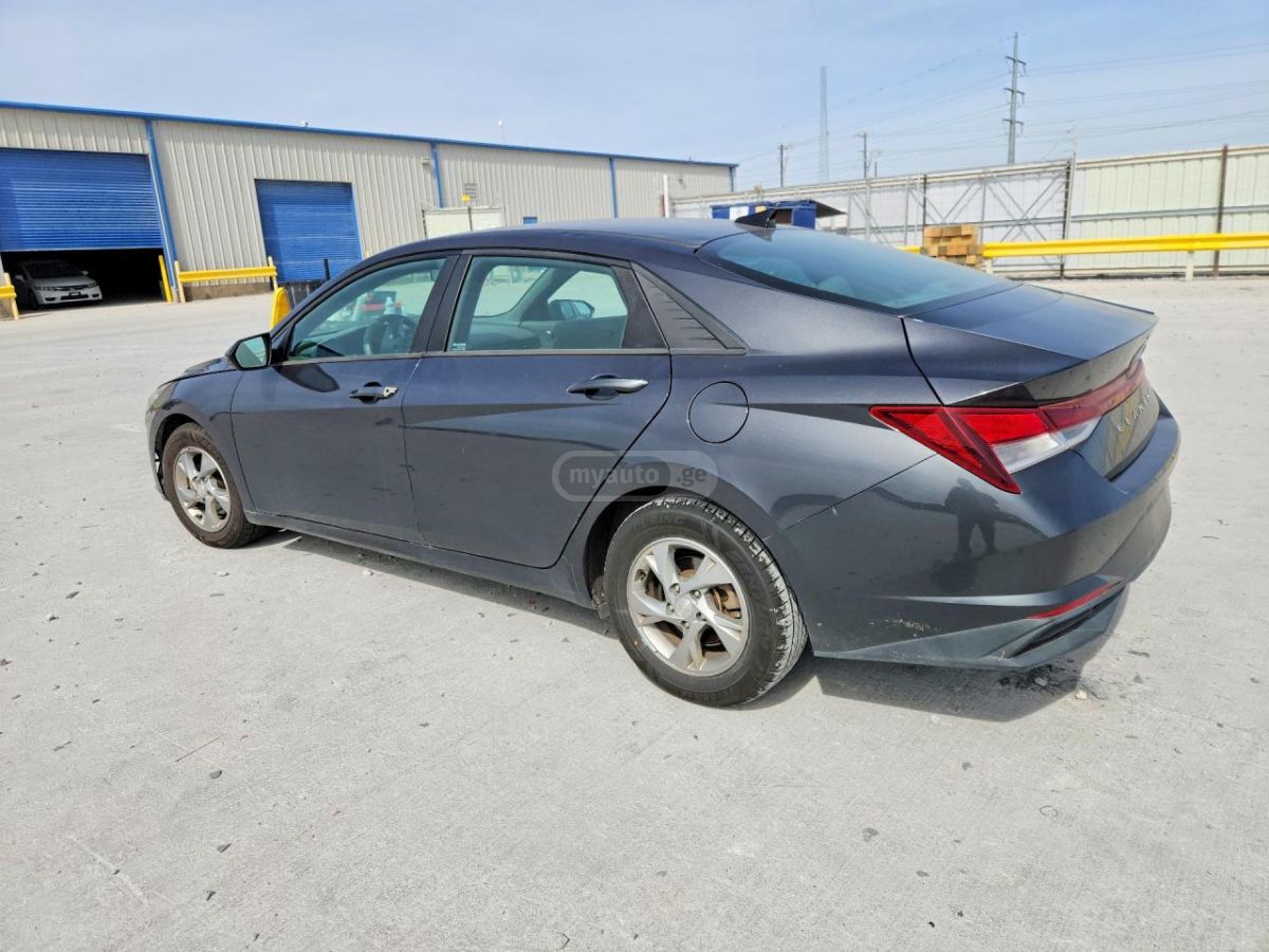 Hyundai Elantra - фото 2