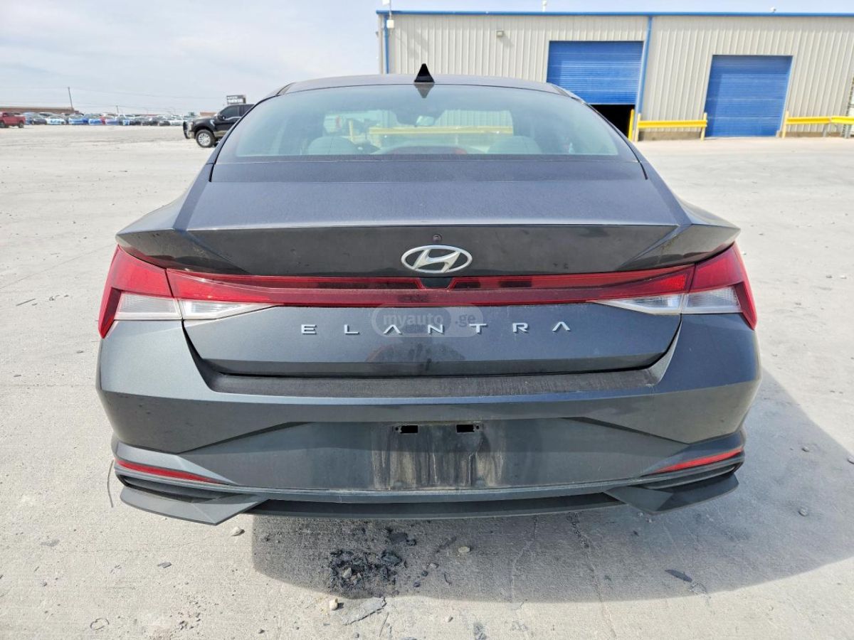 Hyundai Elantra - фото 6