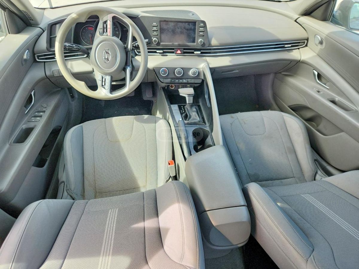 Hyundai Elantra - фото 8