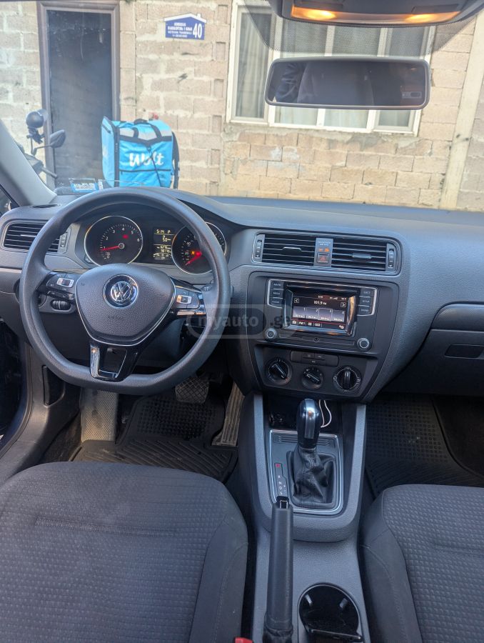 Volkswagen Jetta - фото 8