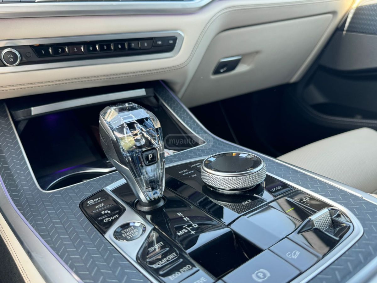 BMW X7 - фото 9