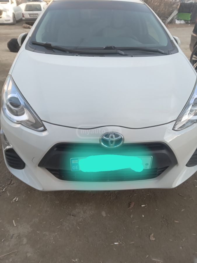 Toyota Prius C - фото 10