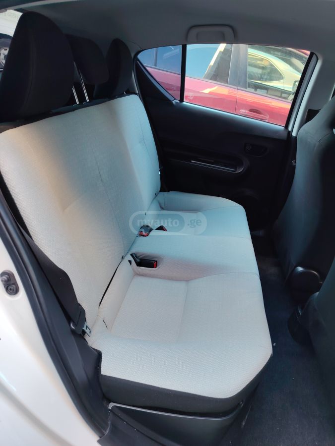 Toyota Prius C - фото 14