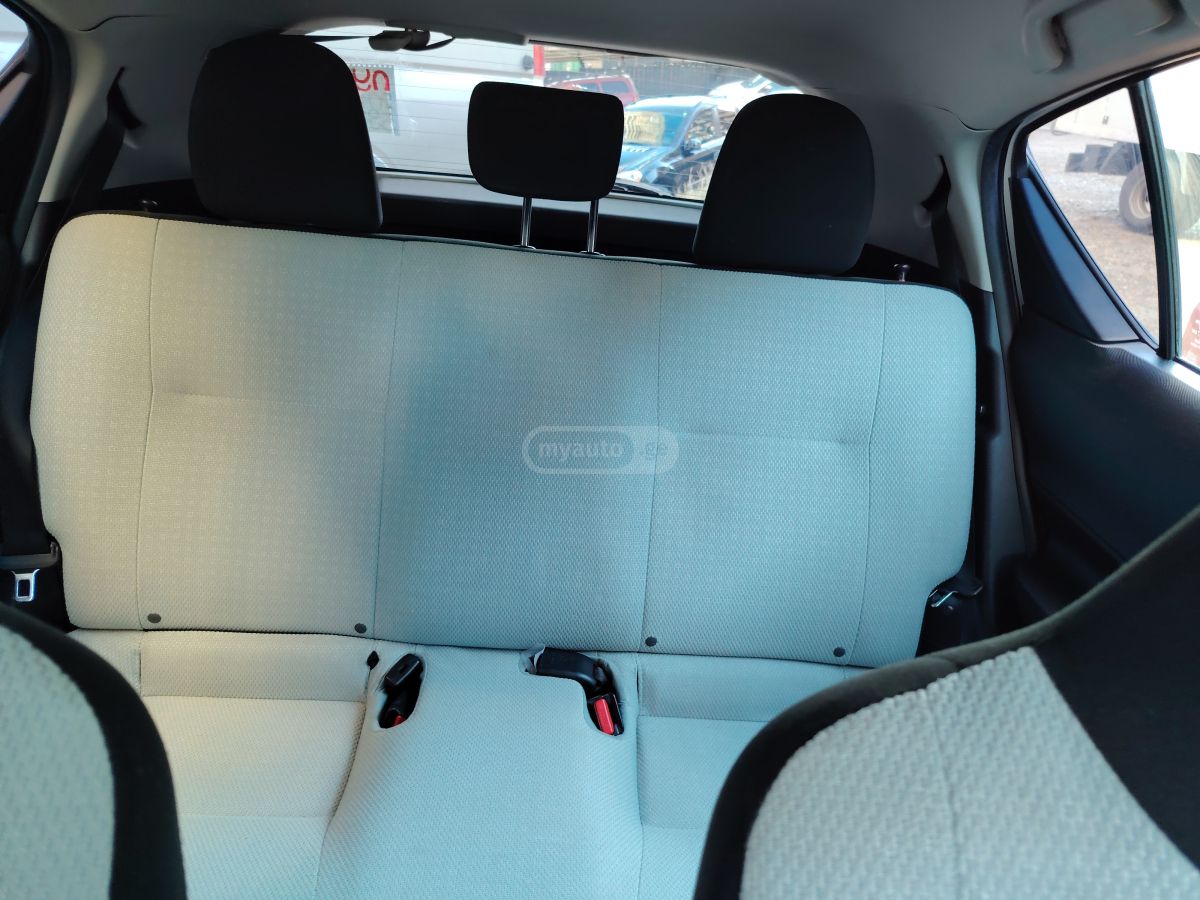 Toyota Prius C - фото 15